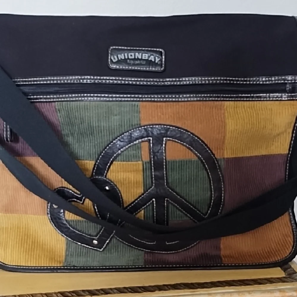 Unionbay Multicolor Patchwork Messenger/Laptop Bag